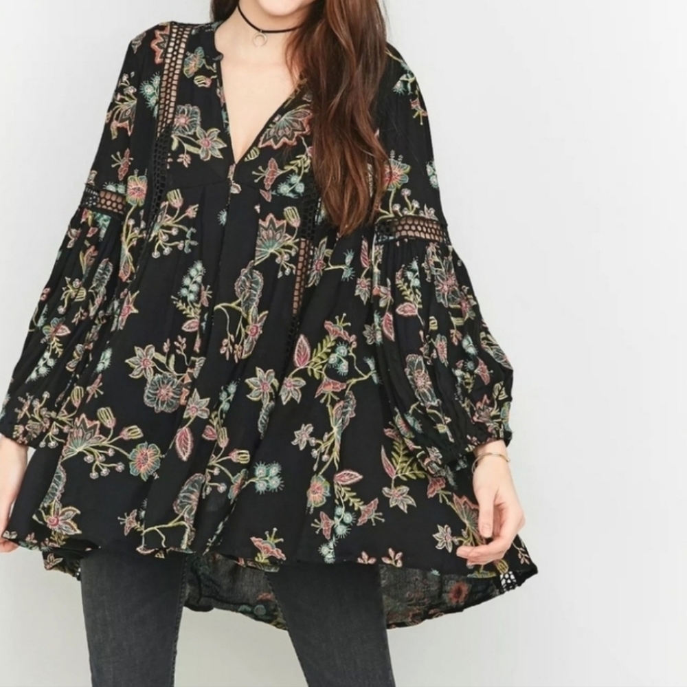 Free People Just The Two Of Us Black Floral V Neck Flowy Swing Tunic Top Rayon S
